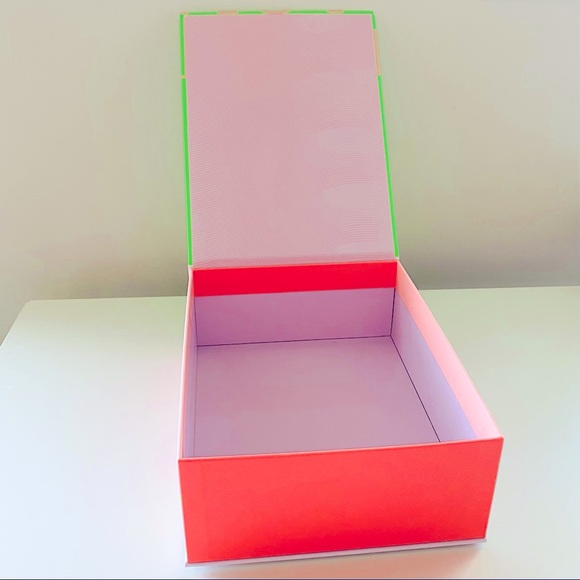 Drunk Elephant Neon coloured storage box with magnetic catch at edges - Picture 4 of 8